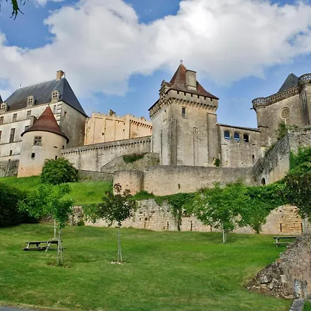 Le Prieure Du Chateau De Biron (Dordogne)