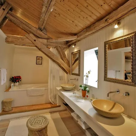 Le Prieure Du Chateau De Couette-café Biron (Dordogne)
