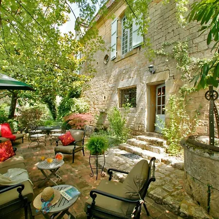 Le Prieure Du Chateau De Biron (Dordogne)